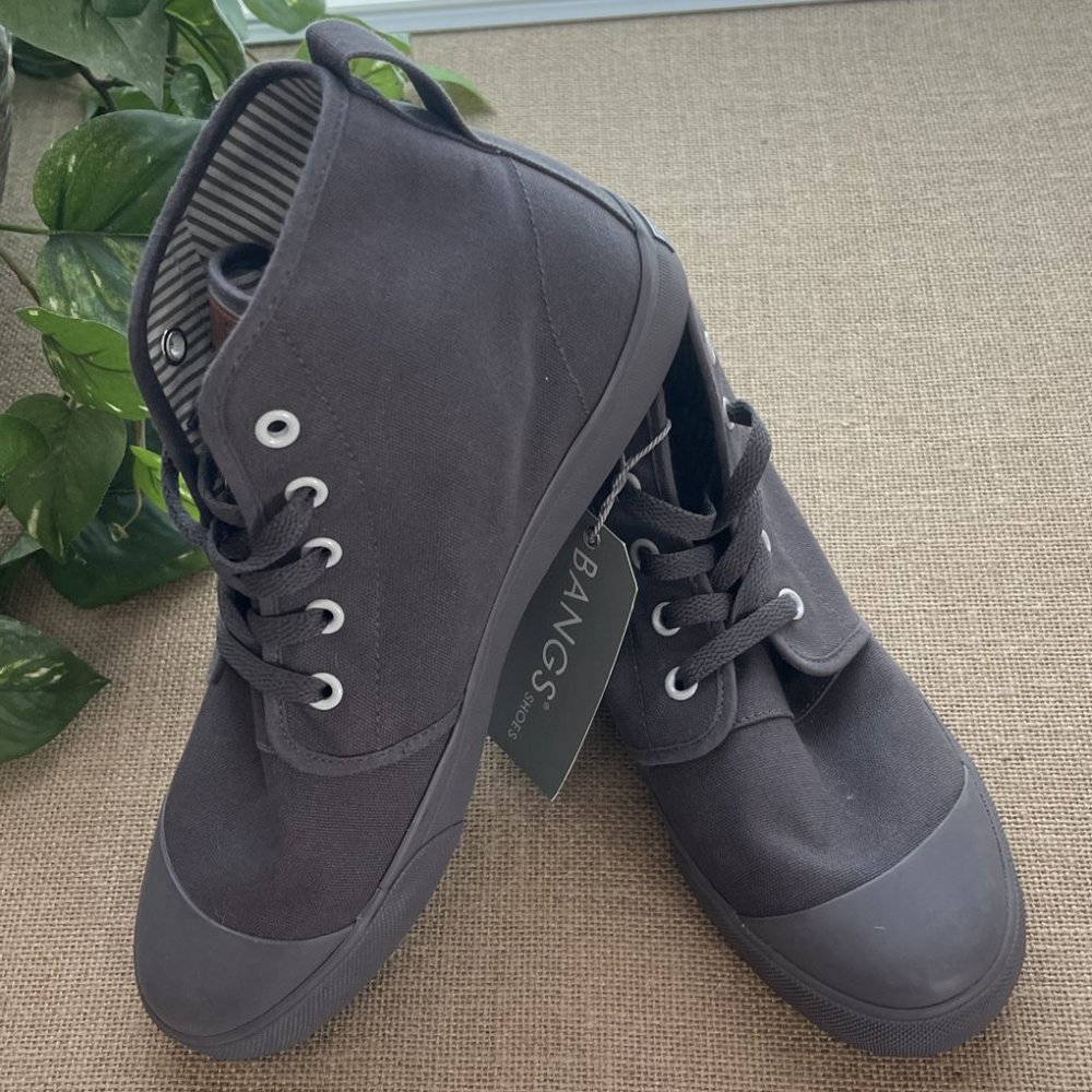 NWT BANGS Shoes High Top Carolina Sneakers Unisex US M7 W8.5